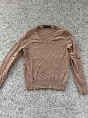 Quince V-Neck Cashmere Sweater